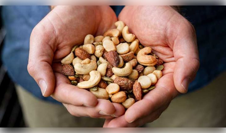 ବାଦାମ ଖାଇଲେ ଗ୍ୟାସ୍ କିମ୍ବା ବ୍ଲୋଟିଂ ସମସ୍ୟା ହେଉଛି କି? ଜାଣନ୍ତୁ ୟୁକେ ସର୍ଜନଙ୍କ ଖାସ୍ ଟିପ୍ସ