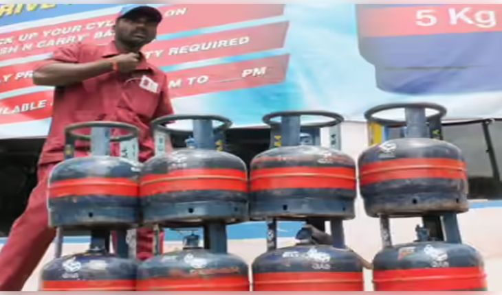 ବିରୋଧ ପରେ ଯୋଗାଣ ମନ୍ତ୍ରୀଙ୍କ ୟୁ ଟର୍ଣ୍ଣ: କାଲି ମନା କରିଥିଲେ, ଆଜି କହିଲେ ଏହିମାନେ କିଣିପାରିବେ ୫ କେଜି ଗ୍ୟାସ୍ 