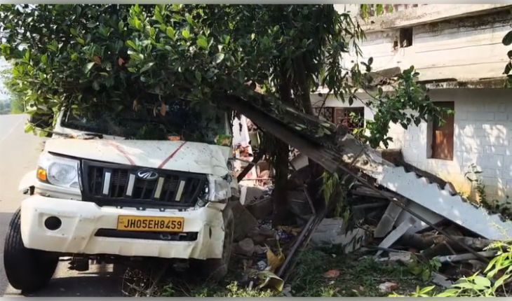 ଭାରସାମ୍ୟ ହରାଇ ଦୋକାନକୁ ମାଡ଼ିଗଲା ପିକଅପ ଭ୍ୟାନ୍, ଜଣେ ମୃତ 