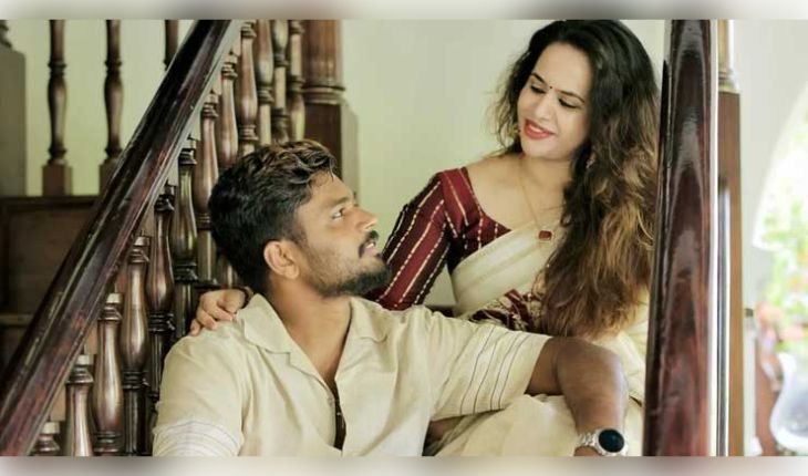 ଫେସବୁକ୍ 'ହାଏ'ରୁ ଆରମ୍ଭ ହୋଇଥିଲା ସଞ୍ଜୁ ସାମସନ୍ ଏବଂ ଚାରୁଲତାଙ୍କ ପ୍ରେମ କାହାଣୀ, ଜାଣନ୍ତୁ ଟି-୨୦ ବିଶ୍ୱକପ୍ ୨୦୨୬ ହିରୋଙ୍କ ଲଭ୍ ଷ୍ଟୋରୀ