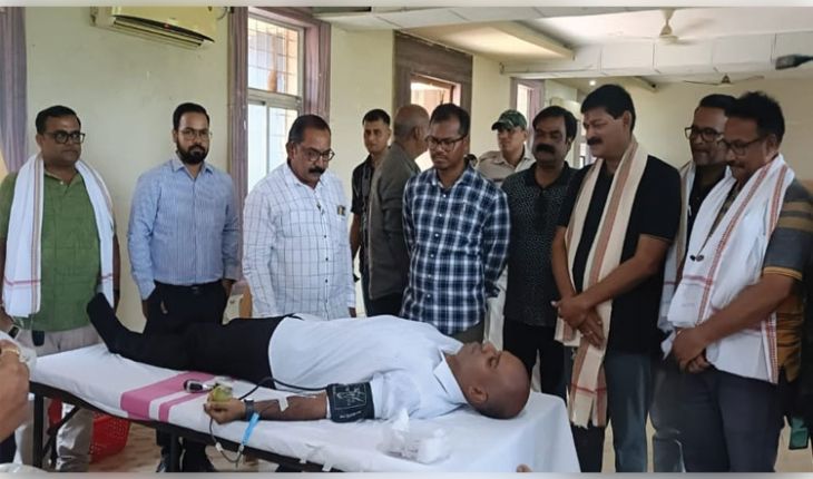 ସାମ୍ବାଦିକ ସ୍ୱର୍ଗତଃ ଅମରେନ୍ଦ୍ରଲାଲଙ୍କ ସ୍ମୃତିରେ ରକ୍ତଦାନ ଶିବିର ଅନୁଷ୍ଠିତ, ୫୪ ୟୁନିଟ୍ ରକ୍ତ ସଂଗୃହୀତ