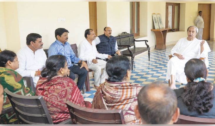 ନବୀନଙ୍କୁ ଭେଟିଲେ ଚୌଦ୍ୱାର ମୁନିସିପାଲିଟିର ଅଧ୍ୟକ୍ଷା ଓ କାଉନସିଲର