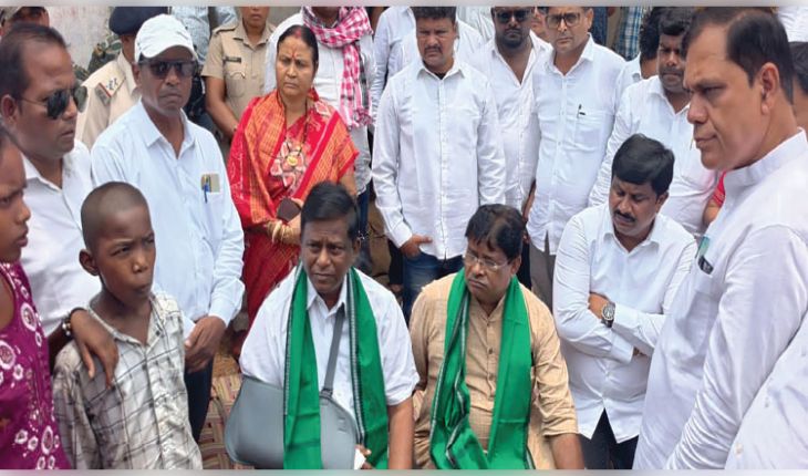 ନୂଆପଡ଼ାରେ ଚାଷୀ ଆତ୍ମହତ୍ୟା ଘଟଣା: ନେପାଲ ମାଝୀଙ୍କ ଘରୁ ତଥ୍ୟ ସଂଗ୍ରହକଲା ବିଜେଡି ଅନୁଧ୍ୟାନକାରୀ ଦଳ