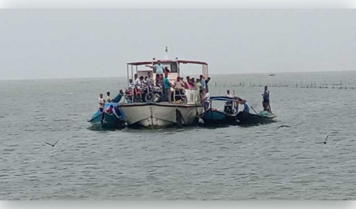 ଯାନ୍ତ୍ରିକ ତ୍ରୁଟି ଯୋଗୁଁ ଚିଲିକା ମଝିରେ ଫସିଲା ଯାତ୍ରୀବାହୀ ଲଞ୍ଚ, ୫୦ରୁ ଉର୍ଦ୍ଧ୍ୱ ଯାତ୍ରୀ ସୁରକ୍ଷିତ ଉଦ୍ଧାର