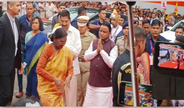 ତପ୍ତପାଣିରେ ମା' କନ୍ଧୁଣୀ ଦେବୀଙ୍କ ଦର୍ଶନ କରି ପୂଜାର୍ଚ୍ଚନା କଲେ ରାଷ୍ଟ୍ରପତି