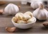 ପ୍ରତିଦିନ ଖାଆନ୍ତୁ ଗୋଟିଏ କୋଲା ରସୁଣ: ହଜମ ପ୍ରକ୍ରିୟାରୁ ନେଇ ହୃତ୍‌ପିଣ୍ଡ ପର୍ଯ୍ୟନ୍ତ, ଜାଣନ୍ତୁ ଏହାର ଆଶ୍ଚର୍ଯ୍ୟଜନକ ଫାଇଦା