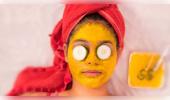 ଚମକିବ ଚେହେରା, ଖର୍ଚ୍ଚ ହେବନି ଟଙ୍କା! ଘରେ ବନାନ୍ତୁ ବେସନ-ଚନ୍ଦନ ଫେସ୍ ୱାଶ୍