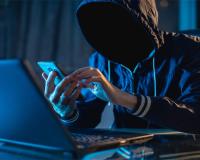 ଅଶ୍ଳୀଳ ଫଟୋ ଭିଡିଓ ଦେଖାଇ ବୃଦ୍ଧଙ୍କ ଠାରୁ ୮୮ ଲକ୍ଷ ଠକେଇ ଅଭିଯୋଗ; ୫ ଗିରଫ, ୧୪ ଲକ୍ଷ ଟଙ୍କା ଜବତ