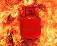 ଗ୍ୟାସ୍ ରିଫିଲିଂ ବେଳେ ଭୟଙ୍କର ବିସ୍ଫୋରଣ: ଉଡ଼ିଲା ଛାତ, ଜଳିଗଲା ୪ ବାଇକ୍; ଜଣେ ଗୁରୁତର 