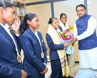 ମହିଳା ଦୃଷ୍ଟିବାଧିତ T20 ବିଶ୍ୱକପର ୪ ଓଡ଼ିଶା ଖେଳାଳିଙ୍କୁ ସମ୍ବର୍ଦ୍ଧିତ କରିବା ସହ ୧୧ ଲକ୍ଷ ଟଙ୍କା ଲେଖାଏଁ ପୁରସ୍କାର ରାଶି ପ୍ରଦାନ କଲେ ମୁଖ୍ୟମନ୍ତ୍ରୀ