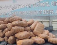 ଉପରେ ପାଣି ବୋତଲ, ଭିତରେ ଚାଲାଣ ହେଉଥିଲା ଗଞ୍ଜେଇ; ମାଡିବସିଲା ଅବକାରୀ ବିଭାଗ, ୨ଗିରଫ