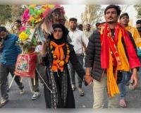 ବୁର୍ଖା ପିନ୍ଧି କାଉଡ଼ି ଯାତ୍ରା: ତମନ୍ନା ମଲ୍ଲିକ ସାଜିଲେ ତୁଳସୀ, ସ୍ୱାମୀ ଅମନ ତ୍ୟାଗୀଙ୍କ ସହ ଜଳାଭିଷେକ ପାଇଁ ପଦଯାତ୍ରା