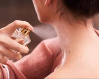 ଆପଣ କ’ଣ ଅତ୍ୟଧିକ ପରଫ୍ୟୁମ ବ୍ୟବହାର କରୁଛନ୍ତି କି? ସାବଧାନ, ଏହା ସ୍ୱାସ୍ଥ୍ୟ ପାଇଁ ହୋଇପାରେ ଘାତକ