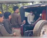 ଫିରୋଜାବାଦରେ ସେକ୍ସ ରାକେଟର ପର୍ଦ୍ଦାଫାସ: 'ପୋଲିସ ଆସିଗଲା, ପଳାଅ' ଚିତ୍କାର ଶୁଣି ଆପତ୍ତିଜନକ ଅବସ୍ଥାରେ ଦୌଡିଲେ ଗ୍ରାହକ