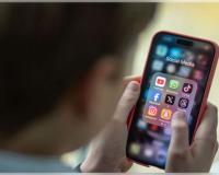 ୧୬ ବର୍ଷରୁ କମ ପିଲାଙ୍କ ପାଇଁ ସୋସିଆଲ ମିଡିଆ ମନା? ଅଷ୍ଟ୍ରେଲିଆ ଏବଂ ଫ୍ରାନ୍ସ ପରେ ଭାରତ ସରକାର ନେବେ କି ବଡ ପଦକ୍ଷେପ !