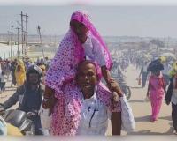 ମହାଶିବରାତ୍ରୀରେ ଅପୂର୍ବ ଦୃଶ୍ୟ: ୧୦୦ ବର୍ଷର ମା’ଙ୍କୁ କାନ୍ଧରେ ବୋହି ସଙ୍ଗମ ସ୍ନାନ କରାଇଲେ ‘କଳିଯୁଗର ଶ୍ରବଣ କୁମାର’