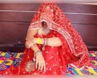 କଲେଜ ବାହାରେ ଅପେକ୍ଷା କରି ରହିଗଲେ ସ୍ୱାମୀ, ପଛ ଗେଟ୍ ଦେଇ ପ୍ରେମିକ ସହ ଚମ୍ପଟ ମାରିଲେ ୨ ଦିନର ନବବଧୂ