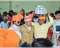 ଭଣଜା ବାହାଘରରେ ମାମୁଁଙ୍କ ଟଙ୍କା ବର୍ଷା; ଉପହାର ଦେଲେ ୮୧ ଲକ୍ଷ ଟଙ୍କା ସହ ୨୫ ଭରି ସୁନା