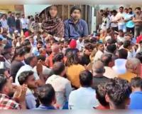 ସାହାରନପୁରରେ ଉତ୍ତେଜନା: ଅନ୍ୟ ସମ୍ପ୍ରଦାୟର ଯୁବକ ସହ ହିନ୍ଦୁ ଯୁବତୀ ନିଖୋଜ, ହାଇୱେ ଜାମ୍ କରି ହନୁମାନ ଚାଳିଶା ପାଠ କଲେ ଗ୍ରାମବାସୀ