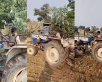 Viral Video: ବିଲରେ ଟ୍ରାକ୍ଟର ଚଳାଉଛି ଛୋଟ ପିଲା, ବାପାମା’ଙ୍କ ବେପରୁଆ ମନୋଭାବକୁ ନିନ୍ଦା କଲେ ଲୋକେ