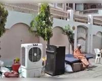 ଆଲିଶାନ କୋଠା ଏବଂ କୋଟି କୋଟି ଟଙ୍କାର ସମ୍ପତ୍ତି... ତଥାପି ରାସ୍ତାରେ ରହିବାକୁ ବାଧ୍ୟ ଅଲିଗଡ଼ର ଏହି ପରିବାର!