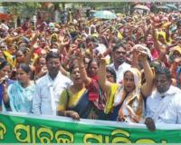 ରାଜରାସ୍ତାରେ ମାଧ୍ୟାନ୍ନ ଭୋଜନ ପାଚିକା: ସନ୍ଧ୍ୟାସୁଦ୍ଧା ସରକାର ଆଲୋଚନାକୁ ନ ଆସିଲେ ଆନ୍ଦୋଳନକୁ ବ୍ୟାପକ କରିବାକୁ ଚେତାବନୀ 