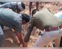 ରାଜସ୍ଥାନରେ ଚାଞ୍ଚଲ୍ୟ: ମାଟି ତଳୁ ମିଳିଲା ଯୁବକଙ୍କ ମୃତଦେହ, ହତ୍ୟା ପରେ ପୋତି ଦେଇଥିବା ସନ୍ଦେହ