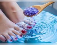 ଏବେ ଘରେ ଚମକିବ ହାତ ଓ ଗୋଡ଼! ପାର୍ଲର ନଯାଇ ମାତ୍ର ୫ ମିନିଟରେ କରନ୍ତୁ ମେନିକ୍ୟୋର ଓ ପେଡିକ୍ୟୋର