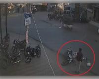 ହୃଦୟ ବିଦାରକ: ଏଟାରେ ଦ୍ରୁତଗାମୀ ଟ୍ରକ୍ ଚକା ତଳେ ଚାପି ହୋଇ ମାଆ ଓ ପୁଅଙ୍କର ଶୋଚନୀୟ ମୃତ୍ୟୁ