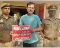 ମିରଟରେ ଜଣେ ନକଲି ଆଇଏଏସ୍ ଅଧିକାରୀ ଗିରଫ: ମଦ ନିଶାରେ ପୋଲିସକୁ ଦେଉଥିଲା ଧମକ, ଏମିତି ଖୋଲିଲା ଗୁମର