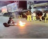 ଜାଲୌନରେ ପ୍ରେମୀଯୁଗଳଙ୍କ ହାଇ ଭୋଲଟେଜ୍ ଡ୍ରାମା: ବିବାହକୁ ପରିବାରର ସ୍ୱୀକୃତି ନ ମିଳିବାରୁ ଦେହରେ ପେଟ୍ରୋଲ ଢାଳିଲେ