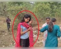 ଅବିବାହିତା କହି ପ୍ରେମଜାଲରେ ଫସାଇଲେ, ବିବାହର ପ୍ରତିଶ୍ରୁତି ଦେଇ ଯୁବକଙ୍କ ଘରୁ ଲକ୍ଷାଧିକ ଟଙ୍କାର ଅଳଙ୍କାର ଲୁଟିଲେ ଦୁଇ ପିଲାଙ୍କ ମା’