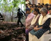 ସାମ୍ବାଦିକତାରୁ ମାଓନେତ୍ରୀ : ୩୨ ସହଯୋଗୀଙ୍କ ସହ ଆତ୍ମସମର୍ପଣ କଲେ ଦୁର୍ଦାନ୍ତ ମାଓନେତ୍ରୀ ଚାଲାସାନି ନଭତା