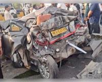 ଦିଲ୍ଲୀ-ଜୟପୁର ହାଇୱେରେ ଭୟଙ୍କର ସଡ଼କ ଦୁର୍ଘଟଣା: ନିମରାନା ଟୋଲ୍ ପ୍ଲାଜାରେ ଗାଡ଼ି ଉପରେ ଚଢ଼ିଗଲା ବେକାବୁ ଟ୍ରକ୍