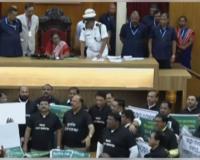 ବିଧାନସଭା ପ୍ରଶ୍ନକାଳ ଆରମ୍ଭରୁ ପ୍ରବଳ ହଟ୍ଟଗୋଳ; କଳା ଟି-ସାର୍ଟ ପିନ୍ଧି ବିରୋଧୀଙ୍କ ନାରାବାଜି 