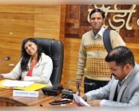 'ମ୍ୟାଡମ୍, ମୋର ବାହାଘର ହୋଇନି ! ଜନଶୁଣାଣିରେ ମହିଳା ଆଇଏଏସ୍‌ଙ୍କୁ 'କନ୍ୟା' ମାଗିଲେ ଯୁବକ, ଭିଡିଓ ଭାଇରାଲ