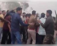 ବିହାର ସୁପୌଲରେ ତୁମୁଳକାଣ୍ଡ: ପ୍ରେମିକକୁ ଉଦ୍ଧାର କରିବାକୁ ଯାଇ ଆକ୍ରମଣର ଶିକାର ହେଲା ପୋଲିସ, ଗାଡ଼ି ଭଙ୍ଗାରୁଜା