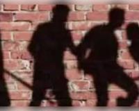 ୫୦ ହଜାର ଟଙ୍କା ପାଇଁ ଆଦିବାସୀ ଯୁବକଙ୍କୁ ଗଛରେ ଓଲଟା ଟାଙ୍ଗି ମାଡ଼ ମାରିଲେ ଇଟାଭାଟି ମାଲିକ, କ୍ଷତ ସ୍ଥାନରେ ଲଗାଇଲେ ଲଙ୍କାଗୁଣ୍ଡ