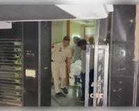 ଦିଲ୍ଲୀର ମାଲବିୟ ନଗରରେ ଚାଞ୍ଚଲ୍ୟ: ଫ୍ଲାଟରୁ ମିଳିଲା ଦୁଇ ଭଉଣୀଙ୍କ ମୃତଦେହ, ମାଆ ଗୁରୁତର