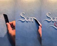 ଧଳା ପାଉଡରରେ ବ୍ଲେଡ୍ ସାହାଯ୍ୟରେ ଲେଖିଲେ 'Sorry'; ସୋସିଆଲ ମିଡିଆରେ ଭାଇରାଲ ହେଉଛି ଏହି ଅଦ୍ଭୁତ କଳାକୌଶଳ