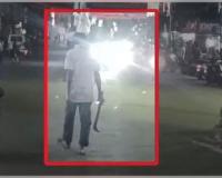 ଆଇନକାନୁନକୁ ଖୋଲା ଚ୍ୟାଲେଞ୍ଜ; ଜନଗହଳିପୂର୍ଣ୍ଣ ଅଞ୍ଚଳରେ କଟୁରୀ ବୁଲାଇଲେ ଯୁବକ