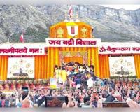 ଉତ୍ତରାଖଣ୍ଡ ଚାରିଧାମ ଯାତ୍ରା: ବୈଦିକ ମନ୍ତ୍ରୋଚ୍ଚାରଣ ସହ ଖୋଲିଲା ବଦ୍ରୀନାଥ ଧାମର କପାଟ