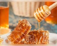 ଖରାଦିନେ ଡାଏଟରେ ରିଫାଇଣ୍ଡ ଚିନି ବଦଳରେ ସାମିଲ କରନ୍ତୁ କଞ୍ଚା ମହୁ, ମିଳିବ ଆଶ୍ଚର୍ଯ୍ୟଜନକ ସ୍ୱାସ୍ଥ୍ୟଗତ ଫାଇଦା