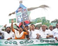 ମେଟ୍ରୋ ପ୍ରକଳ୍ପ ବାତିଲ୍‌‌ ନିଷ୍ପତ୍ତିକୁ ନେଇ ବିଜେଡିର ପ୍ରତିବାଦ, ମୁଖ୍ୟମନ୍ତ୍ରୀଙ୍କର କୁଶ ପୁତ୍ତଳିକା ଦାହ