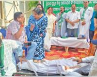 ବିଜୁ ବାବୁଙ୍କୁ ଅପମାନ: କଟକରେ ବିଜେଡିର ଗର୍ଜନ, ନିଶିକାନ୍ତଙ୍କ କୁଶପୁତ୍ତଳିକାକୁ ପଠାଗଲା ହସ୍ପିଟାଲ