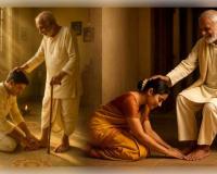 ସନାତନ ଧର୍ମରେ ଡାହାଣ ହାତରେ କାହିଁକି ଦିଆଯାଏ ଆଶୀର୍ବାଦ? ଜାଣନ୍ତୁ ଏହା ପଛର ଆଧ୍ୟାତ୍ମିକ ଏବଂ ବୈଜ୍ଞାନିକ କାରଣ