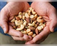 ବାଦାମ ଖାଇଲେ ଗ୍ୟାସ୍ କିମ୍ବା ବ୍ଲୋଟିଂ ସମସ୍ୟା ହେଉଛି କି? ଜାଣନ୍ତୁ ୟୁକେ ସର୍ଜନଙ୍କ ଖାସ୍ ଟିପ୍ସ