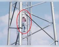 ମଧ୍ୟପ୍ରଦେଶରେ ହାଇଭୋଲଟେଜ୍ ଡ୍ରାମା: ପ୍ରେମ ବିବାହ ଜିଦ୍ ଧରି ମୋବାଇଲ୍ ଟାୱାର ଉପରକୁ ଚଢ଼ିଲେ ୨୦ ବର୍ଷୀୟ ଯୁବତୀ