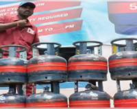 ବିରୋଧ ପରେ ଯୋଗାଣ ମନ୍ତ୍ରୀଙ୍କ ୟୁ ଟର୍ଣ୍ଣ: କାଲି ମନା କରିଥିଲେ, ଆଜି କହିଲେ ଏହିମାନେ କିଣିପାରିବେ ୫ କେଜି ଗ୍ୟାସ୍ 