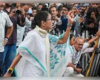 ଇଭିଏମ୍ ଟ୍ୟାମ୍ପରିଂ ଅଭିଯୋଗ ଆଣି ମମତା ବାନାର୍ଜୀଙ୍କ ଧାରଣା: ଏହା ଏକ ଗୁଜବ ବୋଲି ସ୍ପଷ୍ଟ କଲା ନିର୍ବାଚନ କମିଶନ